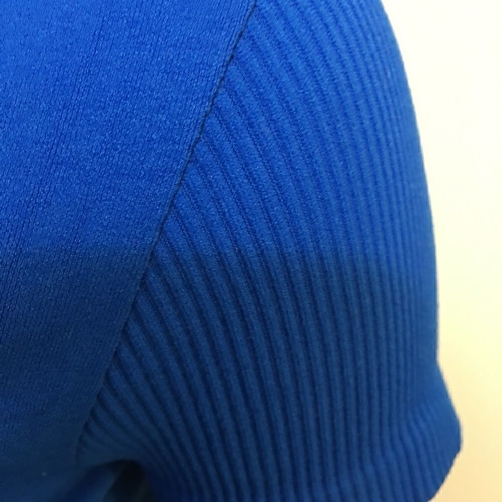 Thick ribbed neck, sleeves, & bottom shaper top‎ - Picture 2 of 5